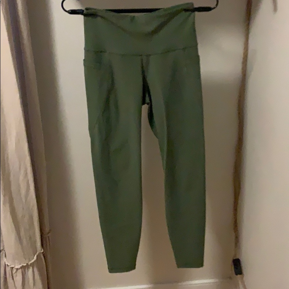 Old Navy Elevate Leggings with pockets, Size S